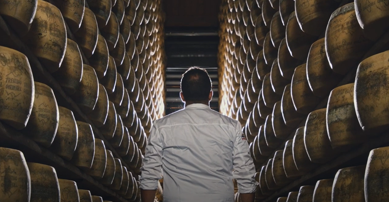 Il profumo della tradizione: nel caveau dei formaggi